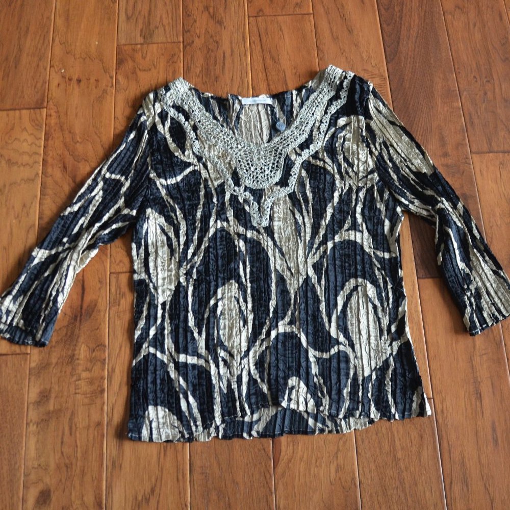 Windsmoor Funky Patterned Top w Crochet Neckline